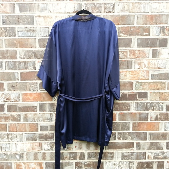 Victoria's Secret | Sheer Kimono sleeve robe - Picture 5 of 7